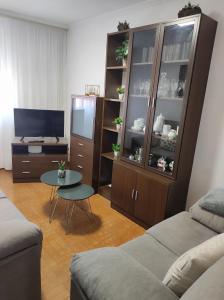 TV a/nebo společenská místnost v ubytování O AREAL DE NATALIA