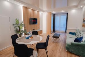 TV a/nebo společenská místnost v ubytování Alpetri Apartments