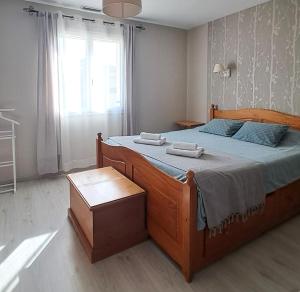 Posteľ alebo postele v izbe v ubytovaní Belle villa avec piscine vue montagne à 10 mn de la mer à Argeles + 37 fotografií
