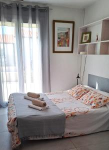 Posteľ alebo postele v izbe v ubytovaní Belle villa avec piscine vue montagne à 10 mn de la mer à Argeles
