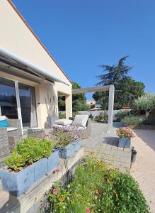 Vonkajšia záhrada v ubytovaní Belle villa avec piscine vue montagne à 10 mn de la mer à Argeles
