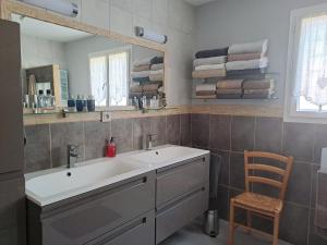 Kúpeľňa v ubytovaní Belle villa avec piscine vue montagne à 10 mn de la mer à Argeles
