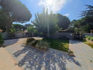 Vonkajšia záhrada v ubytovaní Belle villa avec piscine vue montagne à 10 mn de la mer à Argeles