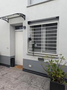 a white house with a window and a door at Berretta Rossa in Bologna