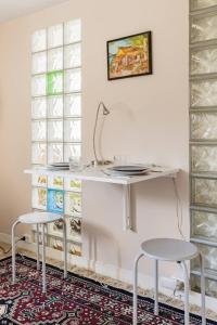 Fotografie z fotogalerie ubytování Mountain view Apartment near Oslo: bedroom, lounge, kitchen and bathroom. Flat in Rykkinn v destinaci Kolsås