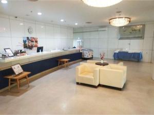 a waiting room with two white couches and a table at Hotel Tetra Resort Shizuoka Yaizu - Vacation STAY 35247v in Yaizu