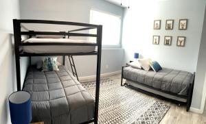 a bedroom with two bunk beds and a couch at 100 Acre Relaxing Retreat Near Ark- The Woodlands in Williamstown