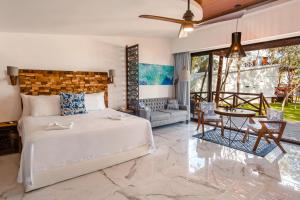 Cama o camas de una habitación en Mia Bacalar Luxury Resort & Spa 61 fotos más