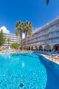 Bazén v ubytovaní Hotel Apartamentos Solimar alebo v jeho blízkosti