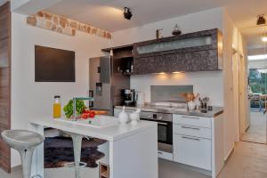 Kuchyňa alebo kuchynka v ubytovaní Luxury Villa Luminosa