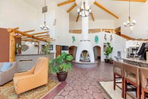 a living room with a fireplace in the center at Best Western Kiva Inn in Fort Collins