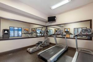 Fitness centrum a/nebo fitness zařízení v ubytování Best Western Plus Albert Lea I-90/I-35 Hotel