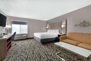 Postel nebo postele na pokoji v ubytování Best Western Plus Albert Lea I-90/I-35 Hotel