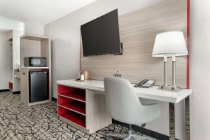 Kuchyň nebo kuchyňský kout v ubytování Best Western Plus Albert Lea I-90/I-35 Hotel