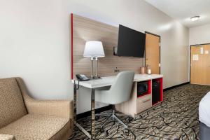 TV a/nebo společenská místnost v ubytování Best Western Plus Albert Lea I-90/I-35 Hotel