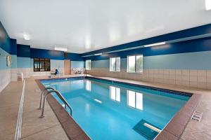Bazén v ubytování Best Western Plus Albert Lea I-90/I-35 Hotel nebo v jeho okolí