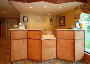 Лобби или стойка регистрации в Quality Inn Vineland