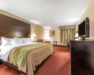 Et tv og/eller underholdning på Quality Inn & Suites Portsmouth