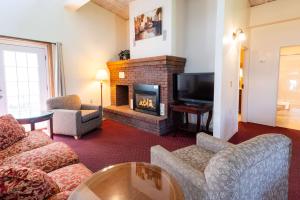 Posezení v ubytování Fireside Inn and Suites Bangor