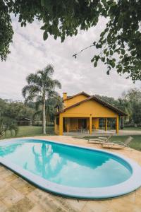 Bazén v ubytování Casa de campo São Bartolomeu próximo a Garibaldi nebo v jeho okolí