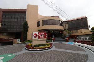 a building with a sign in front of it at Best Western Plus Gran Marques in Toluca