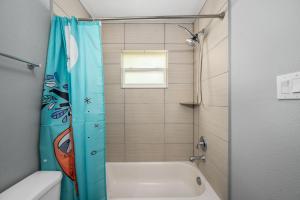 Koupelna v ubytování Lovely 1BR Apartment near Medical Center & NRG