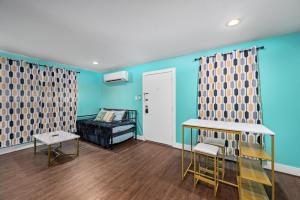 Posezení v ubytování Lovely 1BR Apartment near Medical Center & NRG + 9 fotografií