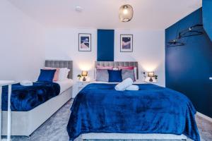 Postel nebo postele na pokoji v ubytování Spacious 3-Bed home in Manchester by 53 Degrees Property, Ideal for Business & Long-term Stays - Sleeps 9!
