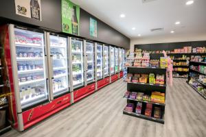 Supermarket nebo jiné obchody v  rezortu nebo okolí