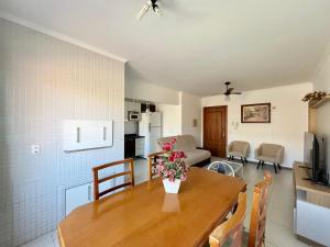 Η κουζίνα ή μικρή κουζίνα στο Melhor custo beneficio, 2 quartos, suíte, 3 splits , wi-fi