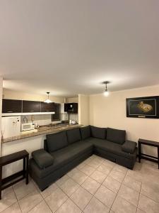 Departamento 1 dorm con cochera Nueva Córdoba 1 E INVERHOME INMOBILIARIA的厨房或小厨房