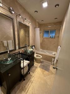 Ένα μπάνιο στο Tropical Dream Heated Pool House