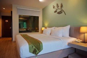 Llit o llits en una habitació de Tamarind Garden Hotel