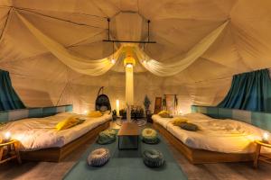 Postel nebo postele na pokoji v ubytování Private Villa Glampimg 富士山中湖