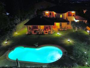 Bazén v ubytování Villa in Marsciano with Pool near Lake Trasimeno nebo v jeho okolí