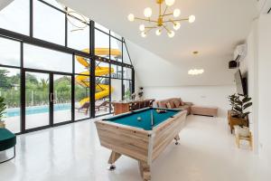 Biliár nebo kulečník v ubytování EL MAR Pool Villa