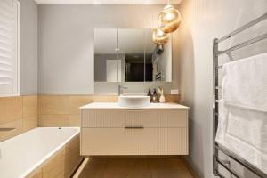 Ένα μπάνιο στο Luxury Away - Arrow Lodge +24 φωτογραφίες