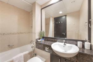 صورة لـ HAVN - Studio Apartment in Goldcrest Views, JLT في دبي