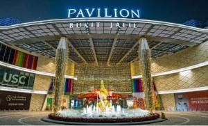 a mall with a fountain in the middle of it at Pavilion Bukit jalil Walking Distance 2 Bedroom 2-4Pax in Kuala Lumpur