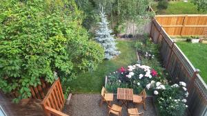 Foto dalla galleria di Garden view room with private bathroom a Calgary