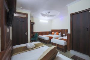 Postel nebo postele na pokoji v ubytování Hotel Sweet Home DX I Nearby New Delhi Railway Station
