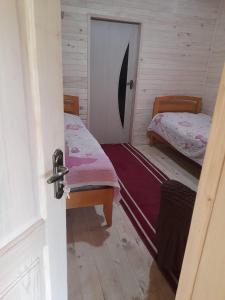 Postel nebo postele na pokoji v ubytování Guest House in Svaneti - Khaishi