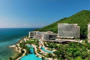 三亜市にあるJW Marriott Hotel Sanya Dadonghai Bayのプンタ・カナ・リゾートの空中を望む