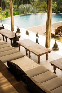 Bazén v ubytování Radjendra Resort and Resto nebo v jeho okolí