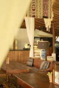 Posezení v ubytování Radjendra Resort and Resto