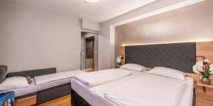 Ліжко або ліжка в номері PLAZA INN Rieker Stuttgart Hauptbahnhof