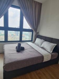 Ένα ή περισσότερα κρεβάτια σε δωμάτιο στο KL View 3BedRoom 2carpark MRT Station Cheras Maluri FreeWifi C41