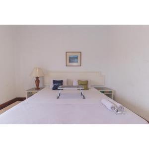 Letto o letti in una camera di Urbanview Hotel Utari