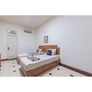 Letto o letti in una camera di Urbanview Hotel Utari