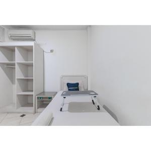Letto o letti in una camera di Urbanview Hotel Utari